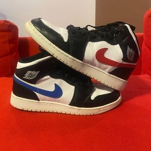 Jordan 1 mid